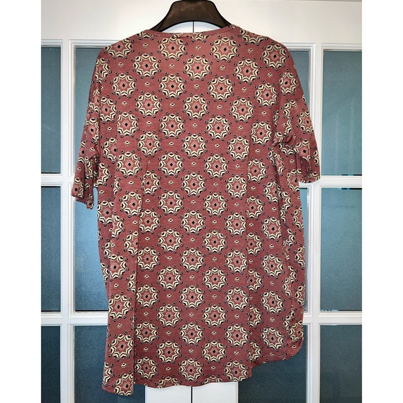 ✨EUC✨ LULAROE SHORT SLEEVE “IRMA” HI-LO SHIRT 🍂🍁 - Picture 2 of 4